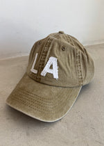 Load image into Gallery viewer, LA TRUCKER HAT CAMEL SNOW
