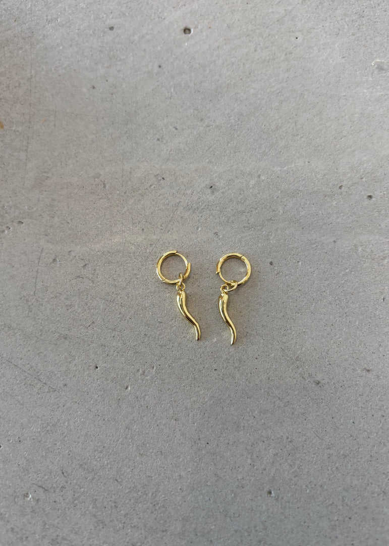 HUGGIE CORNO EARRING - GOLD