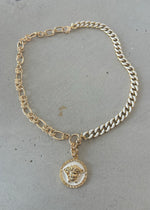 Load image into Gallery viewer, MEDUZA NECKLACE GOLD
