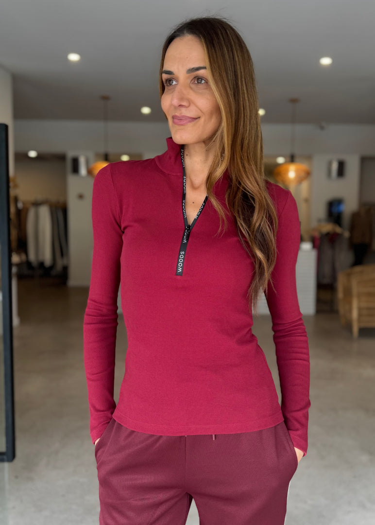 WOODS RIB TURTLENECK - SANGRIA
