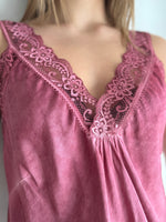 Load image into Gallery viewer, LACE CAMI - PEPPEROSA
